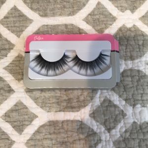 False eyelashes
